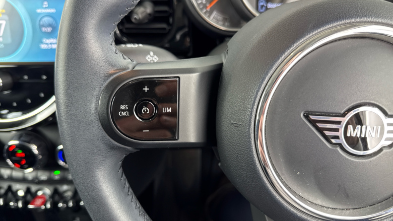 MINI Hatchback 1.5 Cooper Classic 3dr Auto [Comfort/Nav Pack] Petrol Hatchback